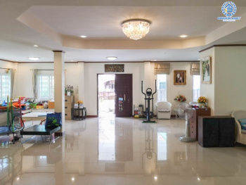 *****บ้านแฝดมือสองย่านสมุทรปราการ ม.สยามนิเวศน์1 ประชาอุทิศ เนื้อที่กว้างขวางมากถึง 92 ตร.ว. ฟังก์ชัน 4 ห้องนอน 3 ห้องน้ำ ที่จอดรถ 2 คัน บ้านสไตล์โมเดิร์น ภายใต้บรรยากาศเงียบสงบ โครงการตั้งบนทำเลแห่งการเดินทาง ใกล้รถไฟฟ้าสายสีม่วงใต้(สายอนาคต) "สถานีครุใน" และจุดขึ้นทางด่วน "กาญจนาภาเษกฯ"